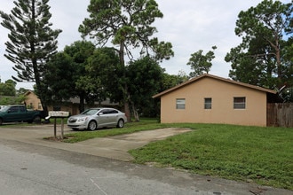4447 47th Ave S in Lake Worth, FL - Building Photo - Building Photo