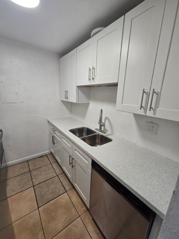 2719 NW 39th Terrace in Lauderdale Lakes, FL - Building Photo - Building Photo