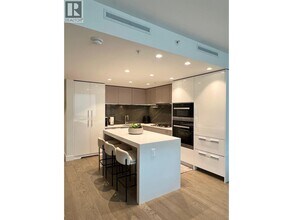 1675 Lions Gate Ln in North Vancouver, BC - Building Photo - Building Photo