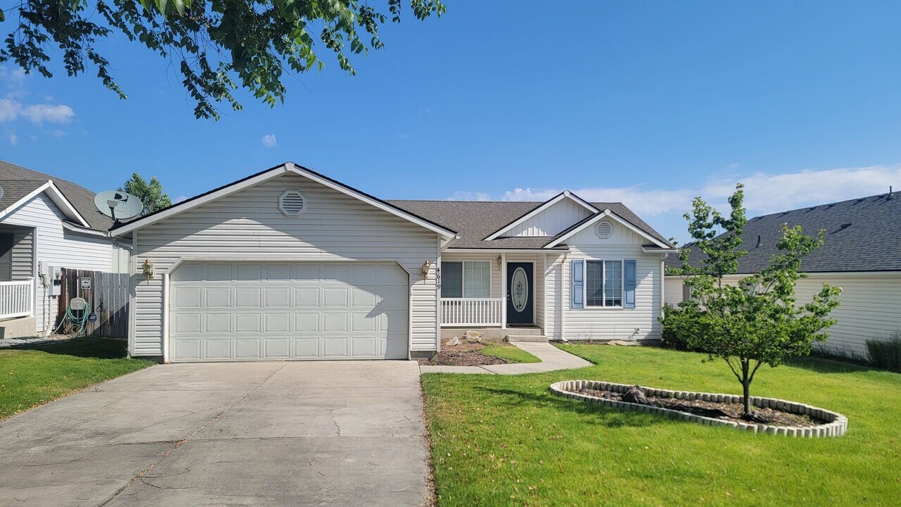 4619 E 14th Ave in Spokane Valley, WA - Foto de edificio
