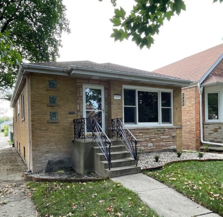 5300 N Mulligan Ave in Chicago, IL - Building Photo