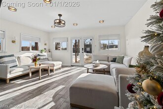 3020 Grove St in Keego Harbor, MI - Building Photo - Building Photo