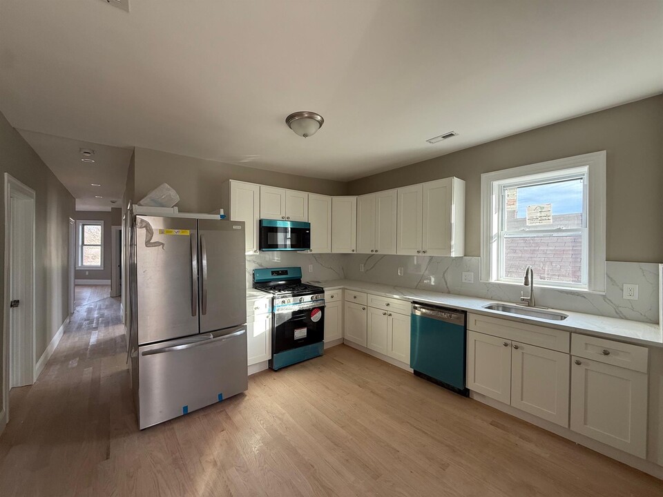 29 Cameron Ave, Unit 3 in Somerville, MA - Foto de edificio