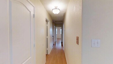 600 Hazelhurst Way in Coalinga, CA - Building Photo - Building Photo