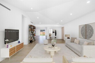 234 Minola Dr in Miami Springs, FL - Building Photo - Building Photo