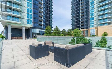 33 Singer Ct in Toronto, ON - Building Photo - Building Photo
