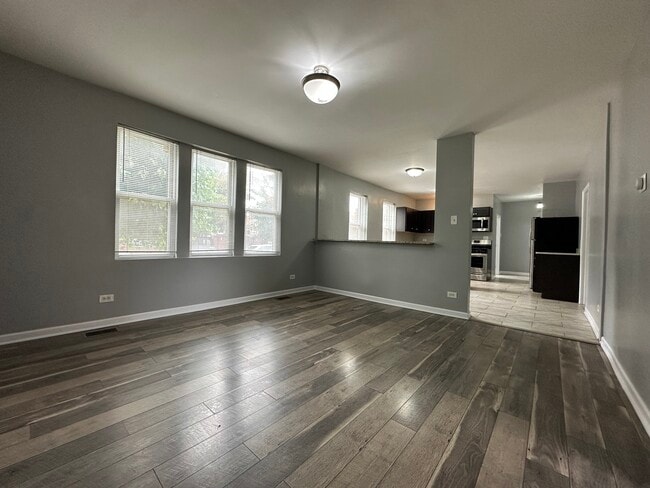 2301 N Lockwood Ave in Chicago, IL - Building Photo - Building Photo