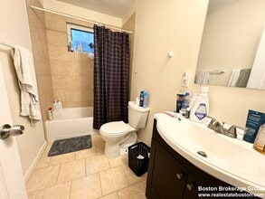 93A Hillside St, Unit 1 in Boston, MA - Foto de edificio - Building Photo