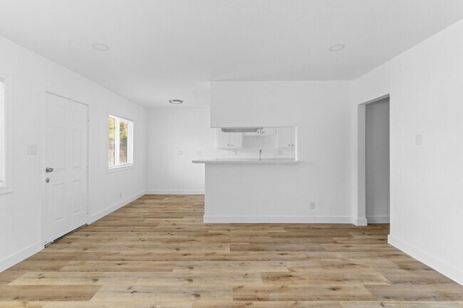 927 Daisy Ave, Unit 04 in Long Beach, CA - Building Photo - Building Photo