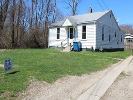 951 Wauceda Ave in Benton Harbor, MI - Building Photo