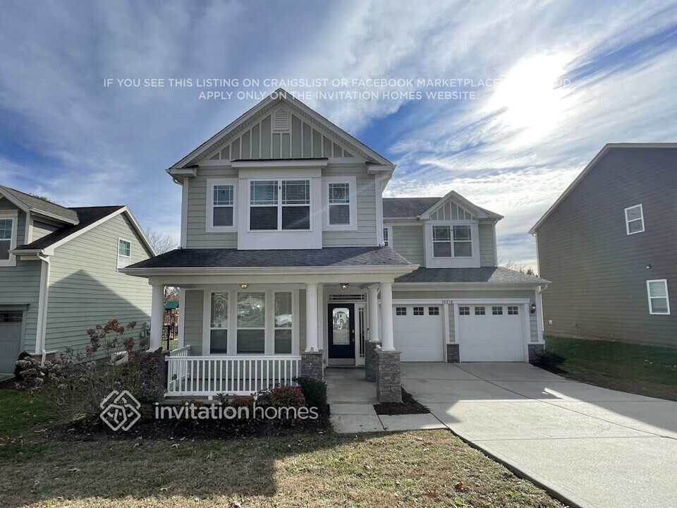 10318 Blackstone Drive in Huntersville, NC - Foto de edificio