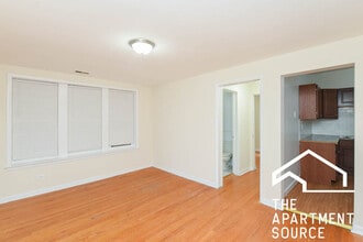 4811 W Warwick Ave in Chicago, IL - Foto de edificio - Building Photo