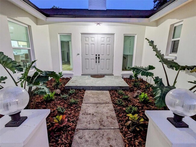 1455 Fairway Dr in Dunedin, FL - Building Photo - Building Photo