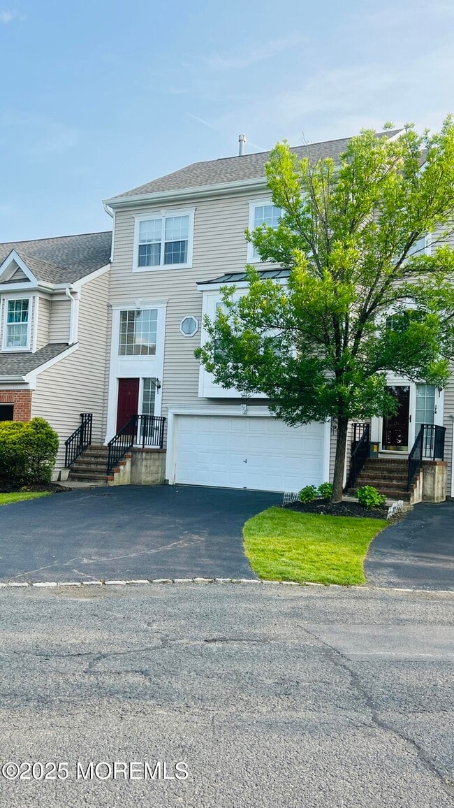 172 Nathan Dr in Morganville, NJ - Building Photo - Building Photo