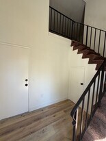 242 Grayson Way in Upland, CA - Building Photo