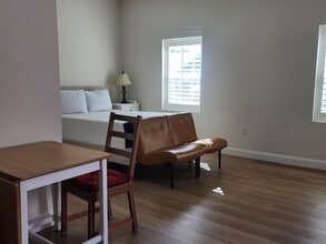 10458 Brooke Ave in Los Angeles, CA - Building Photo - Building Photo