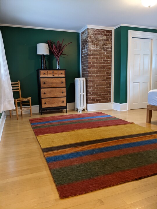 27 Howard St, Unit Brick/ Green Room + Green Bath in Bangor, ME - Foto de edificio