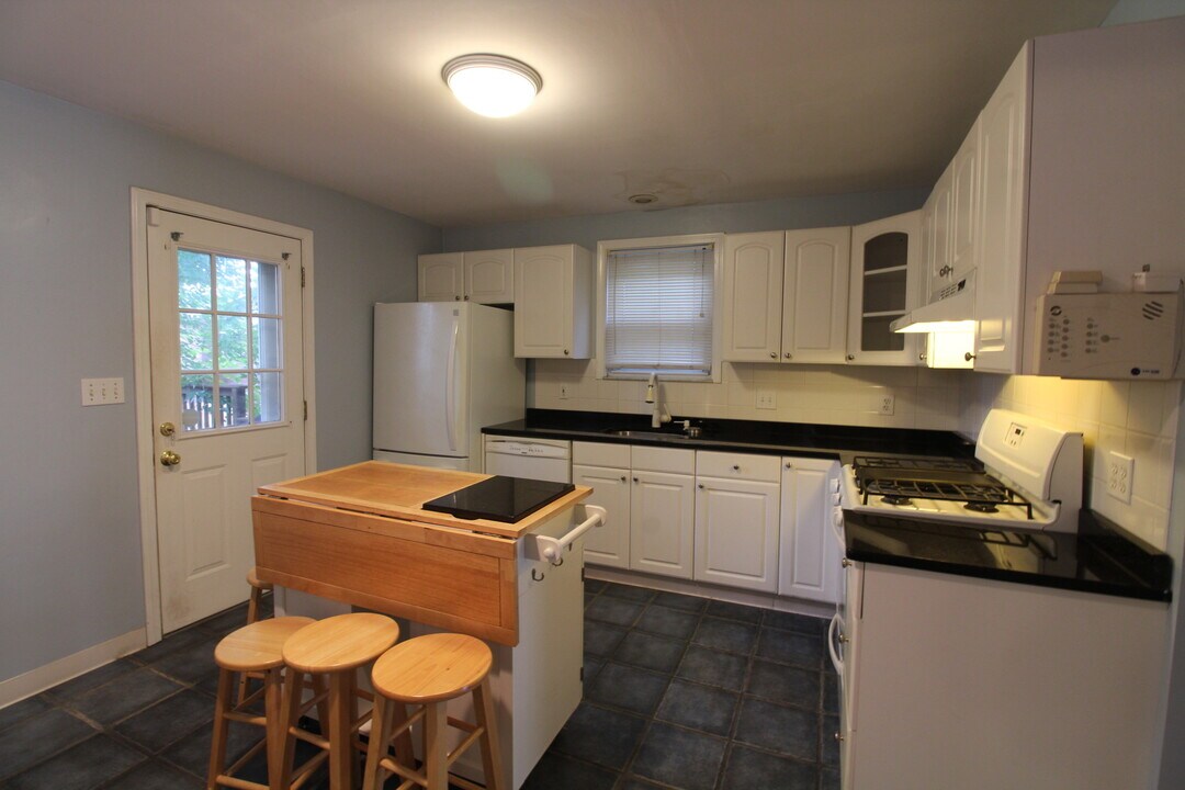 16 Holden St in Malden, MA - Foto de edificio