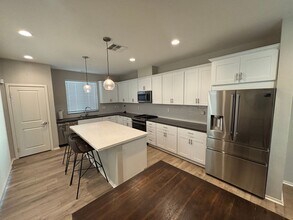 18248 Brightstar Pl in Santa Clarita, CA - Building Photo - Building Photo