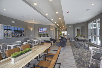 Five Points Apartments in Auburn Hills, MI - Foto de edificio - Lobby