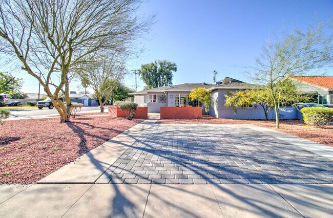 1301 W Mulberry Dr in Phoenix, AZ - Building Photo - Building Photo