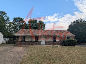 6565 Hermitage Rd in Horn Lake, MS - Building Photo