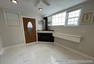 235 Savin Hill Ave, Unit B in Boston, MA - Building Photo - Building Photo