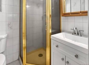 571 Richmond Rd in East Meadow, NY - Building Photo - Building Photo