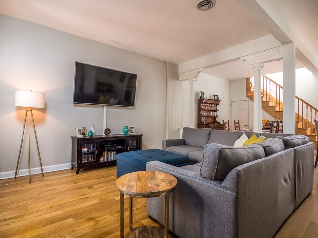 2037 W Iowa St, Unit 2CH in Chicago, IL - Building Photo - Building Photo