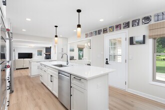 1012 Williamsburg Dr in Naperville, IL - Building Photo - Building Photo