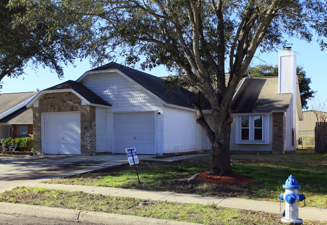 8903 Shadow Wood Ln in Converse, TX - Building Photo