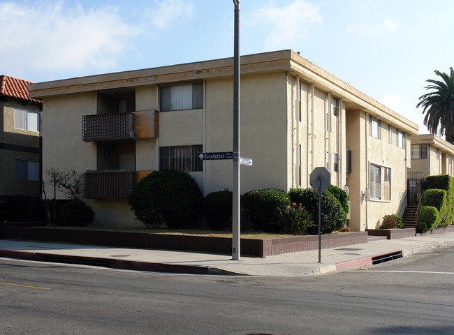 239 W Queen St in Inglewood, CA - Foto de edificio - Building Photo