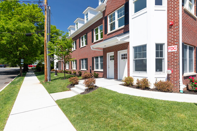 Shrewsbury Manor at Allen Place in Red Bank, NJ - Foto de edificio - Building Photo