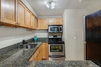 15819 Leary Wy in Redmond, WA - Building Photo - Building Photo