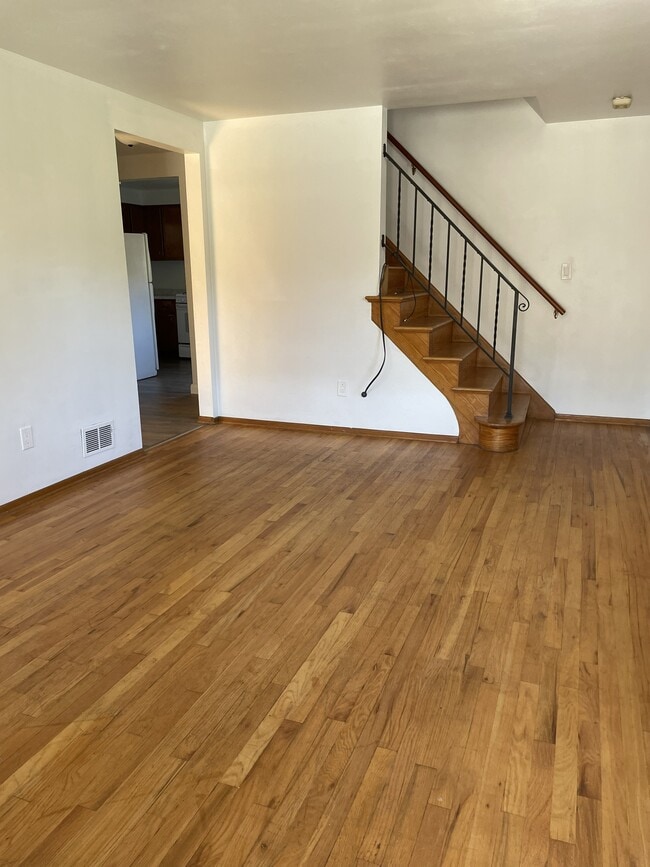 799 Greenfield Ave in Pittsburgh, PA - Building Photo - Building Photo