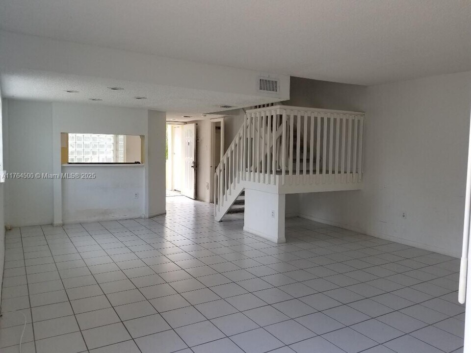 13061 SW 88th Ln in Miami, FL - Building Photo