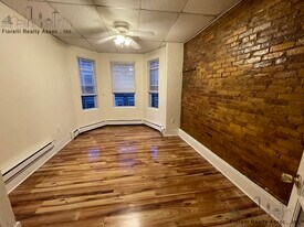 56 Prince St, Unit 4 in Boston, MA - Building Photo