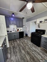 14 Union St in Manchester, CT - Building Photo