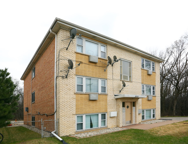 5001 River Rd in Schiller Park, IL - Building Photo - Building Photo