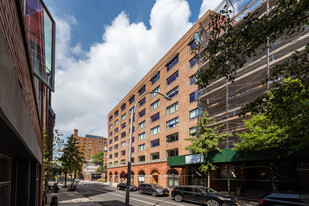 Village Landmark in New York, NY - Foto de edificio - Building Photo