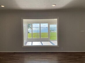 5311 Bayway Dr in Baytown, TX - Building Photo - Building Photo