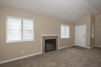 River's Edge Apartments in Lodi, CA - Building Photo - Building Photo