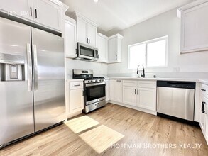 2837 S Bronson Ave, Unit 8 in Los Angeles, CA - Building Photo - Building Photo