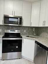 702 NE 40th St in Oakland Park, FL - Building Photo - Building Photo