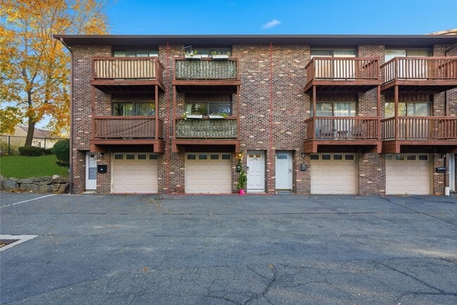 382 Knapps Hwy in Fairfield, CT - Building Photo - Building Photo