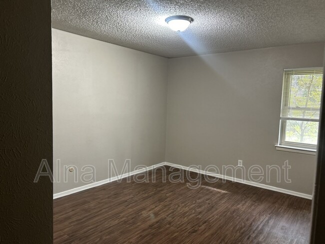 1714 Aberdeen Dr in Arlington, TX - Building Photo - Building Photo