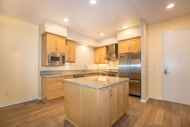 property at 4050 Glencoe Ave