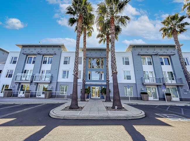 1901 Victoria Ave in Oxnard, CA - Building Photo - Building Photo