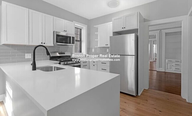 28 Glenville Ave, Unit 2 in Boston, MA - Building Photo - Building Photo