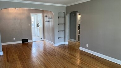 6533 W Center St in Wauwatosa, WI - Building Photo - Building Photo